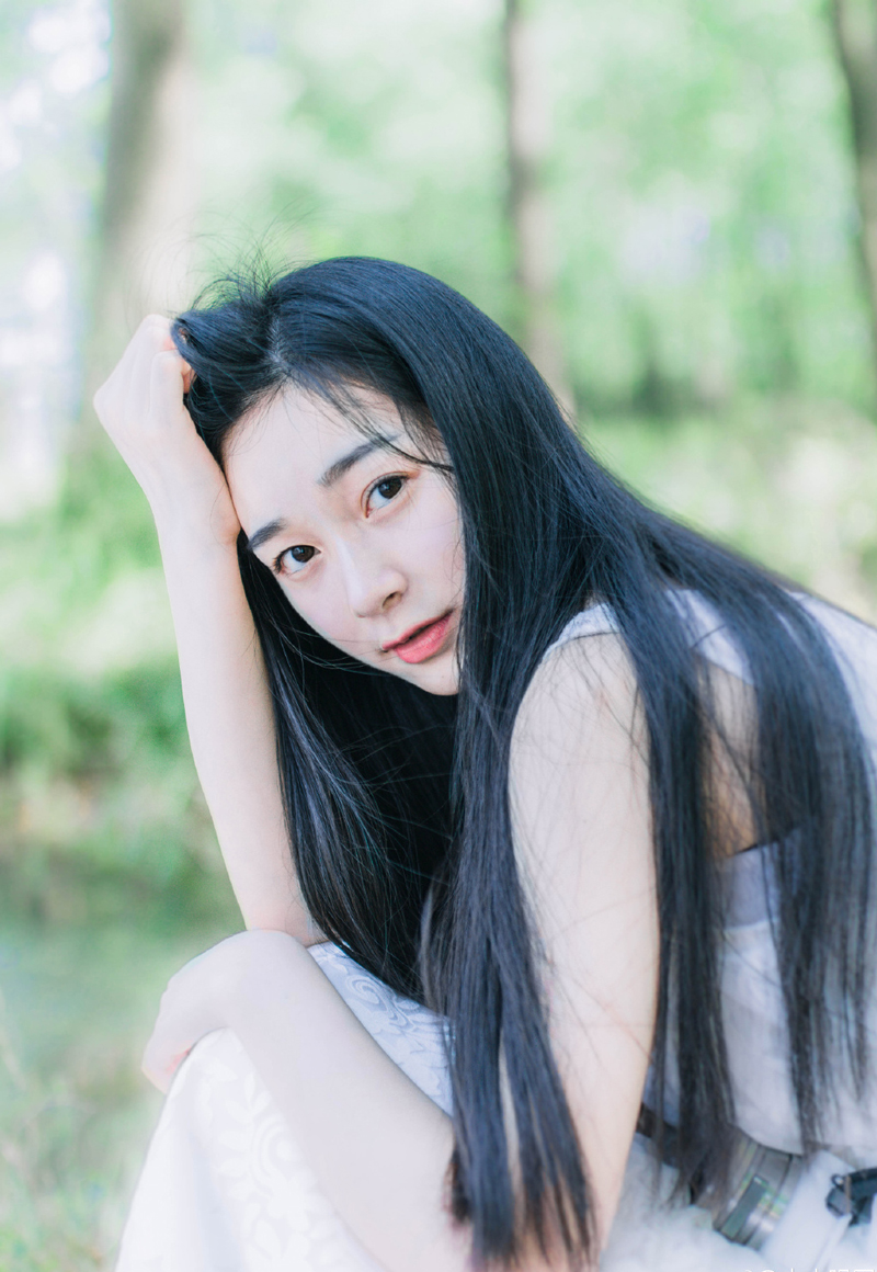 心字刚刚出口的一瞬间，原本因为看到是死营而逐渐放松的气氛被一瞬间收紧。